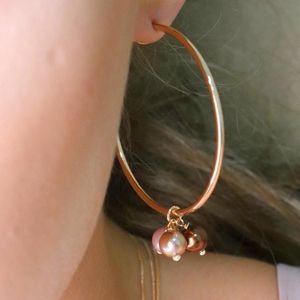 Brinco Argola com Pérolas Coloridas em Banho de Ouro 18k - BR0793