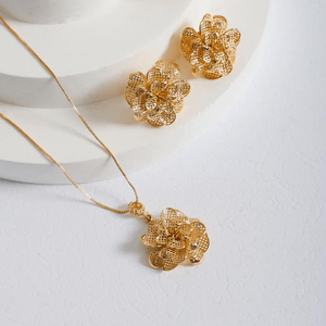 Conjunto em Banho Ouro 18K Flor 3D - PL21150