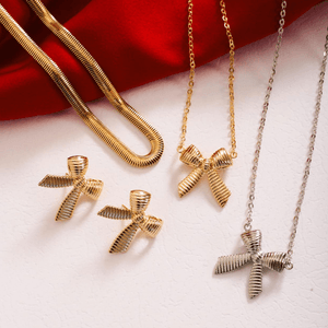 Conjunto em Banho Ouro 18K Laço - PL21328