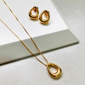 Conjunto Oval Liso em Banho de Ouro 18K - PL22172