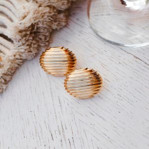 Brinco Oval Vincado em Banho de Ouro 18K - PL24930